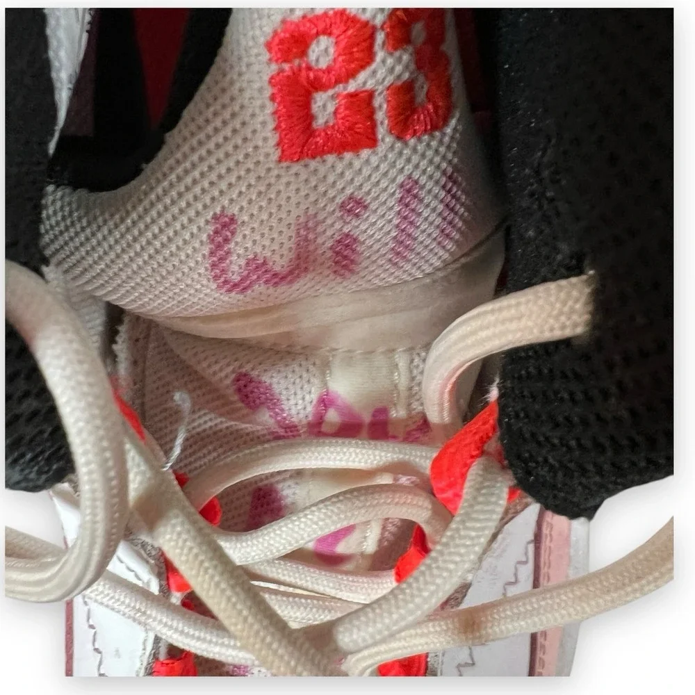 Air Jordan Nike Max Aura 3‎ GS Unisex Girls 6 Youth Pink DA8021 White Atmosphere